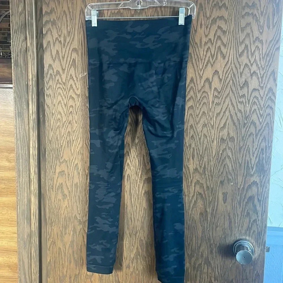 Spanx Camo Leggings M‎ - Picture 2 of 5